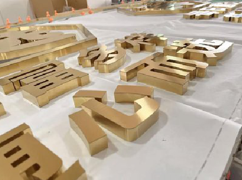 温州拉丝不锈钢字的特点。